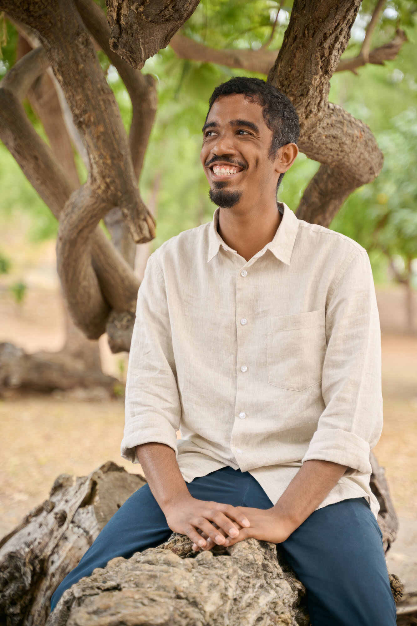 Freddy Philomene souriant arbre