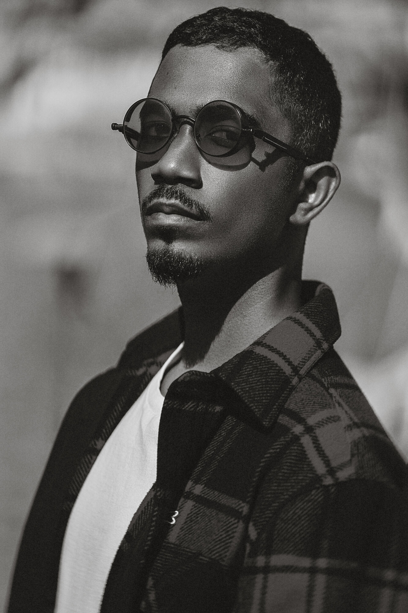 Portrait noir et blanc lunettes de soleil Freddy